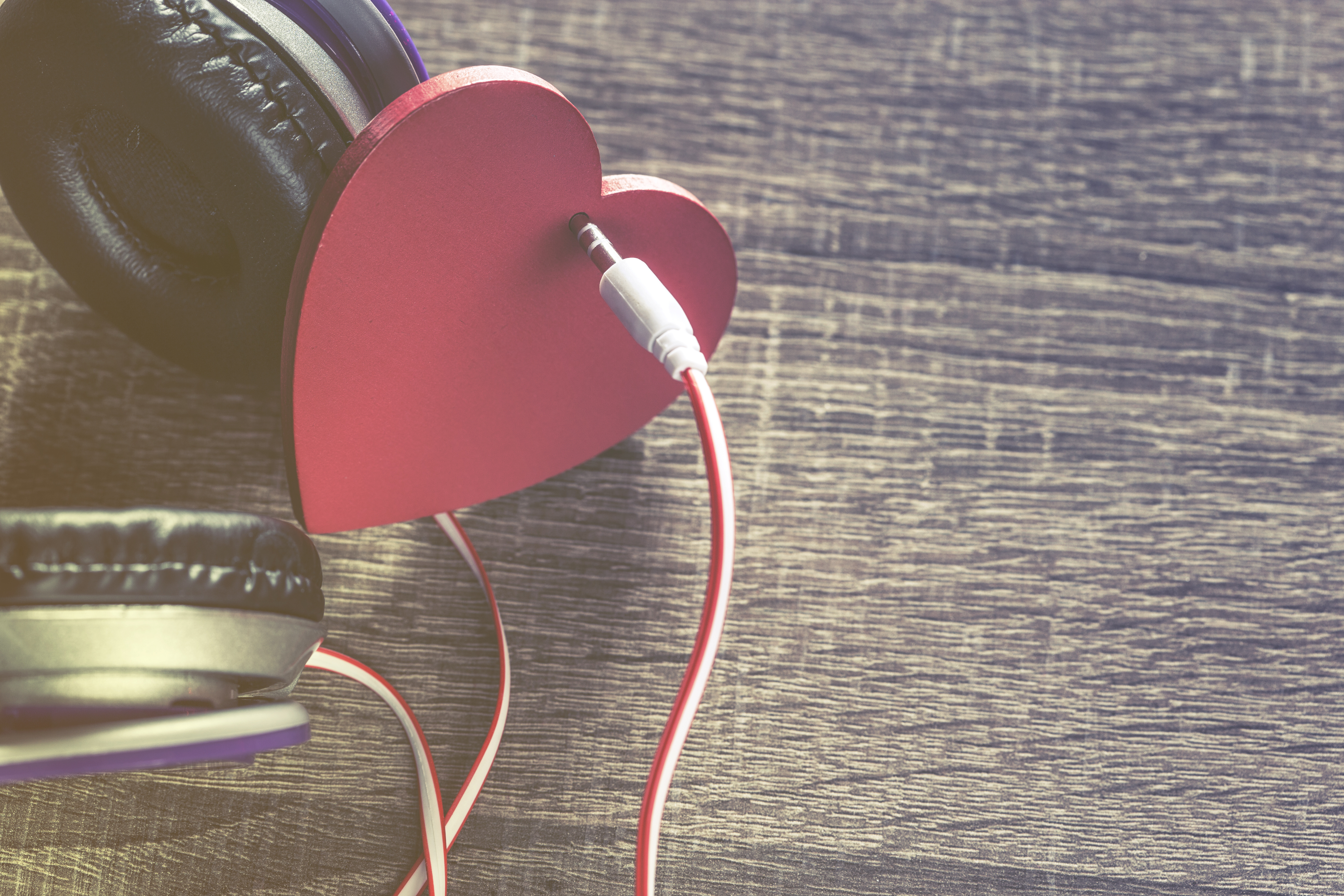 A pair of headphones and a heart, symbolising the need for companies to love social listening